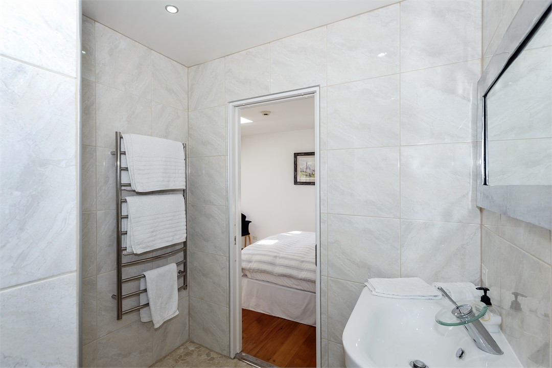 Ensuite for back bedroom