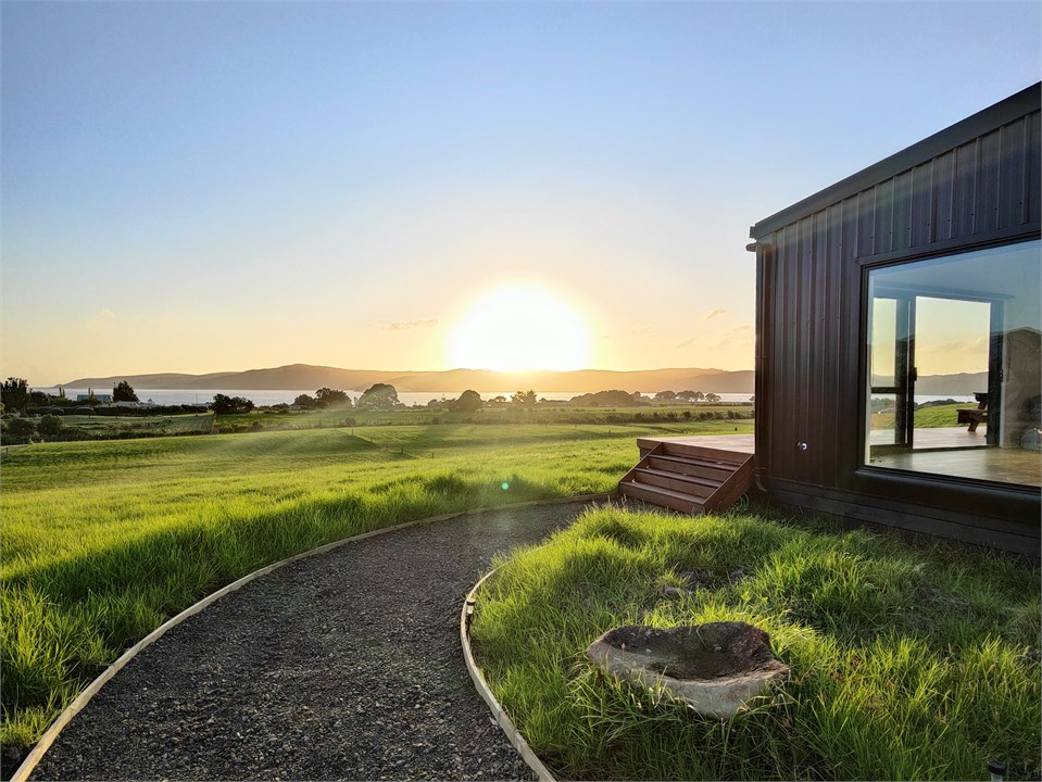 Koutu Cove Luxe 1 Bedroom Pod Opononi Bach for rent Holiday Houses