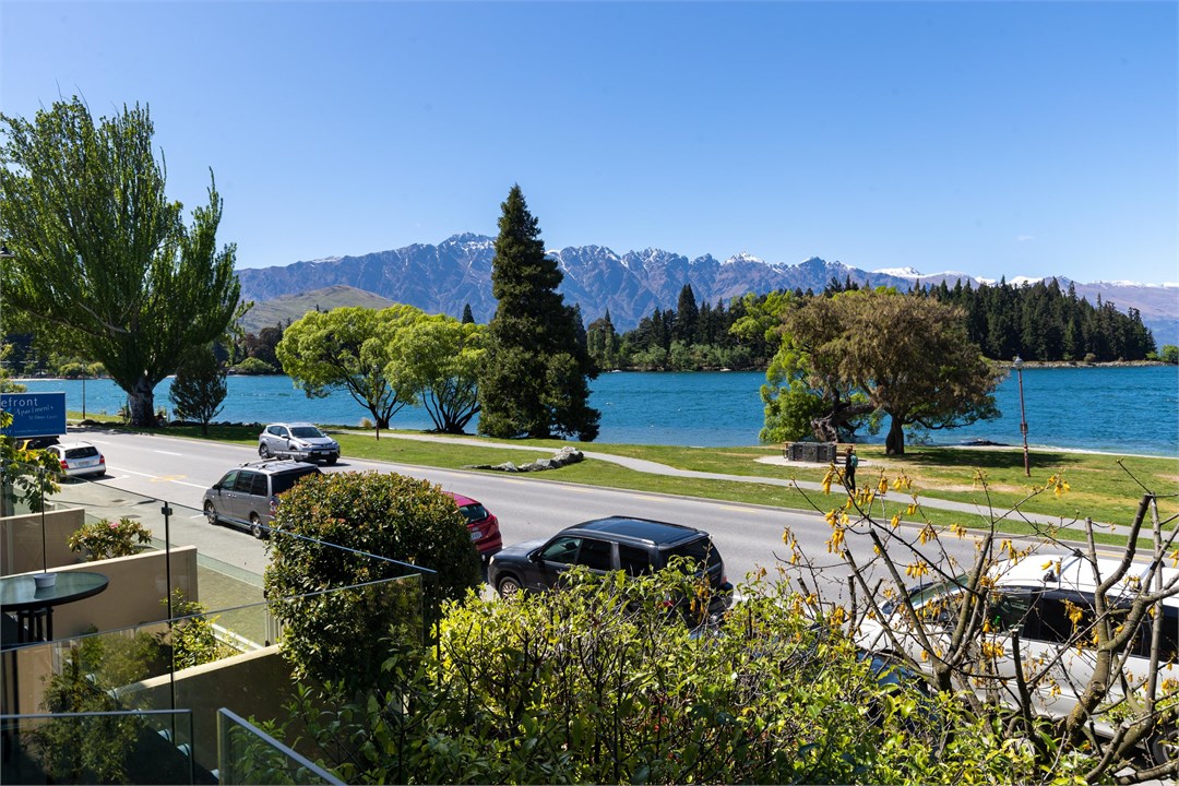 Lakefront Gem | Absolute Waterfront Aura Queenstow