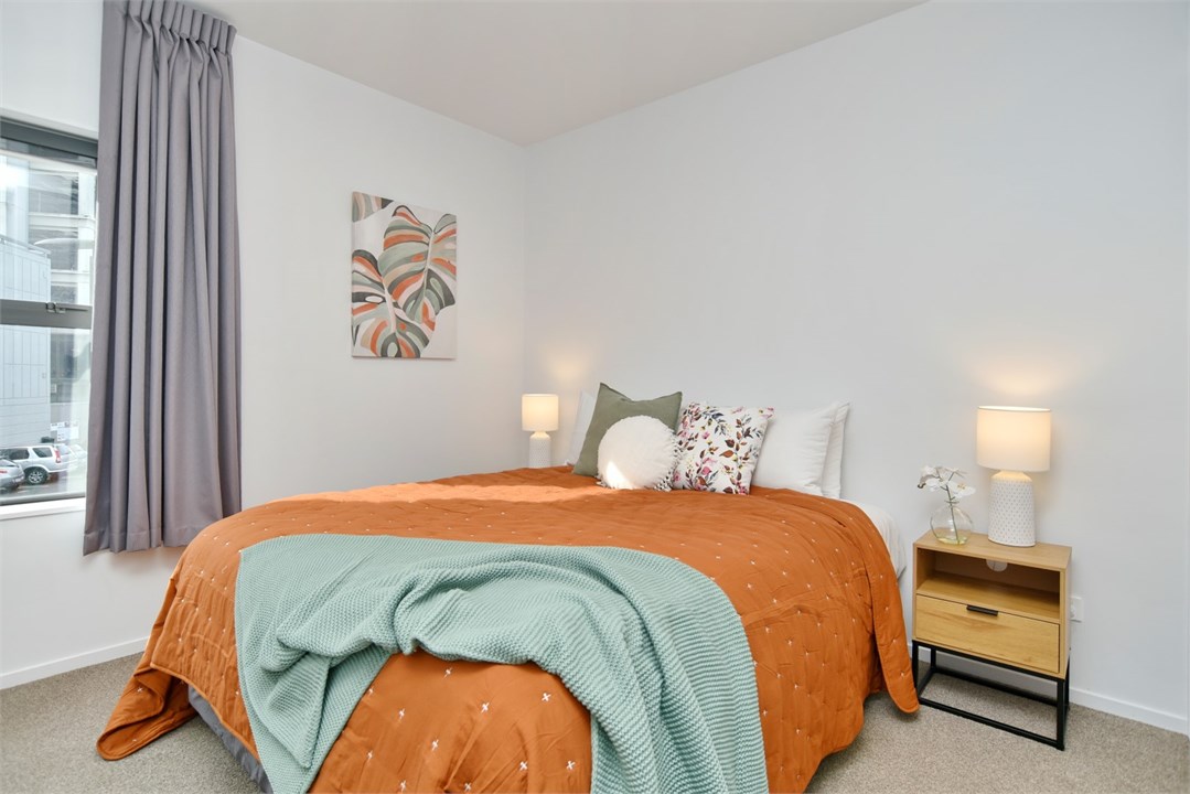 Bedroom 1 has a Queen bed