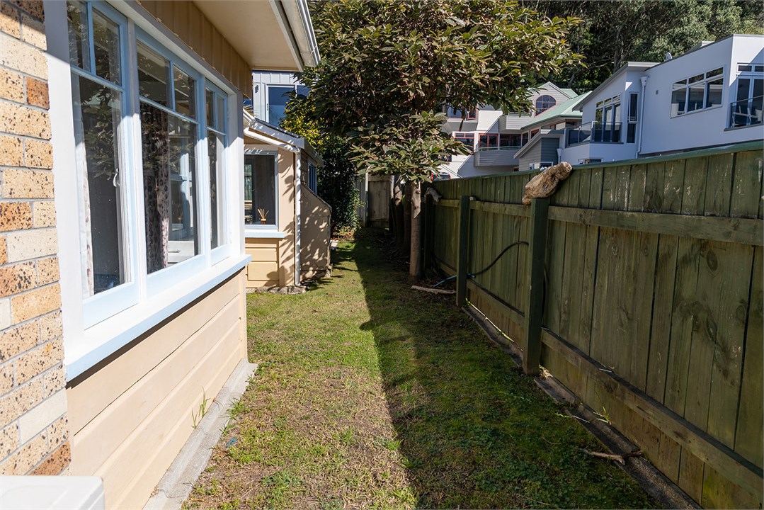 walk to back of house