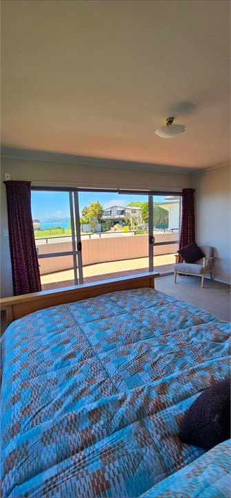 Master bedroom, extra larger