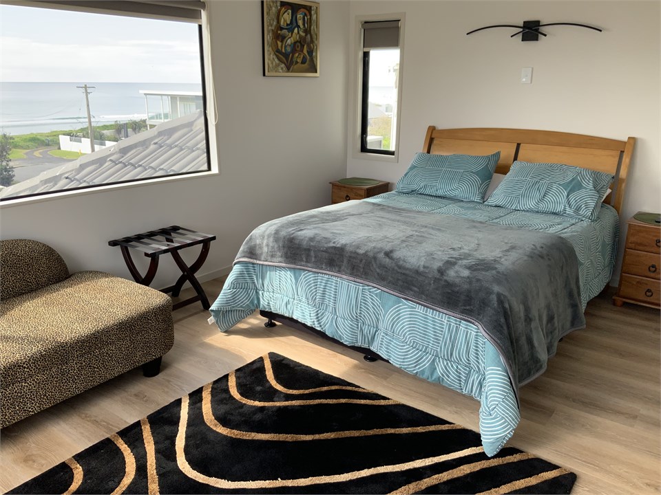 Bedroom 1 - Queen Size Bed