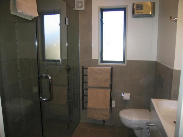 Great tiled bathrooms with showers