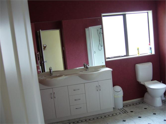 Professional shot of the bathroom....?