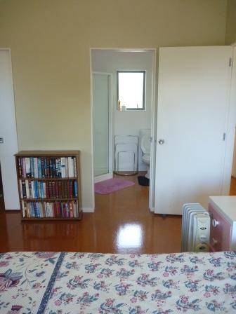 Shared ensuite upstairs