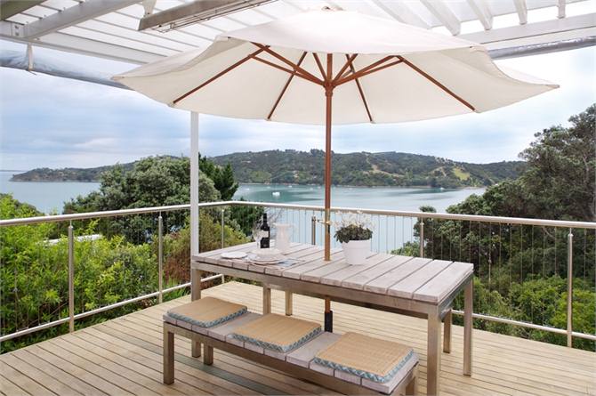 Holiday bach Waiheke Island