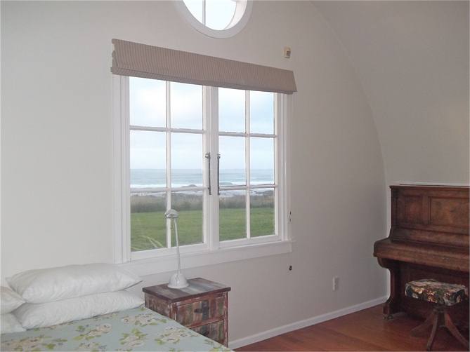 bedroom facing the sea