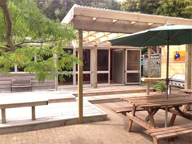 The Cheeky Tui - Outside dining