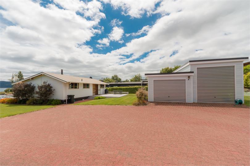 House/Sleep-out/Parking