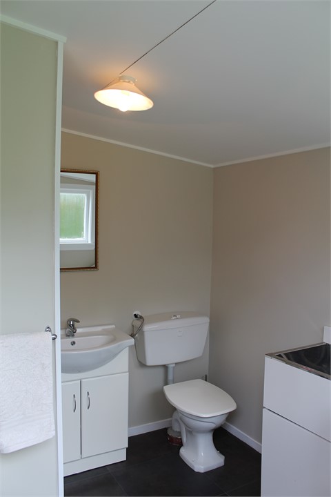 Cottage - bathroom