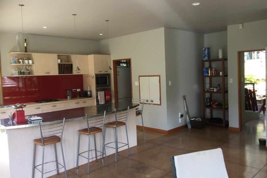 Kicthen has all appliances Breakfast bar/ food  pr