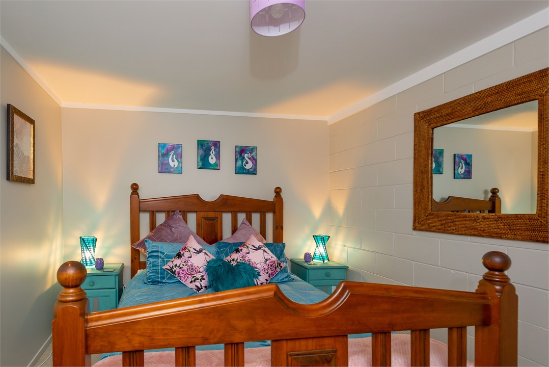 Downstairs Master Bedroom (Queen)