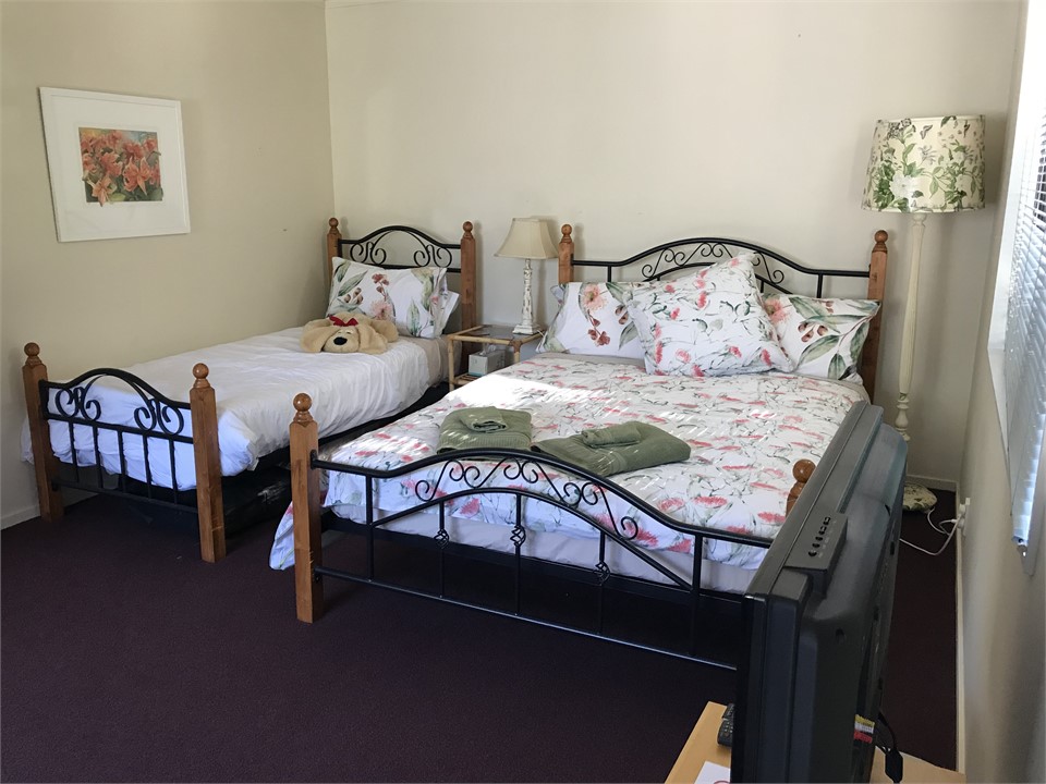 Garden room/ sleepout - queen bed only