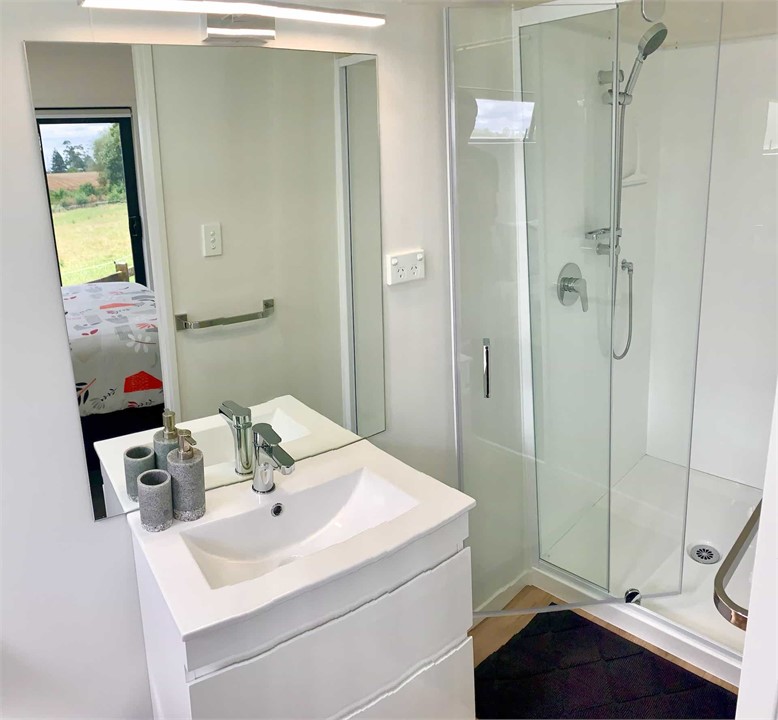 Kiwi Cabin ensuite