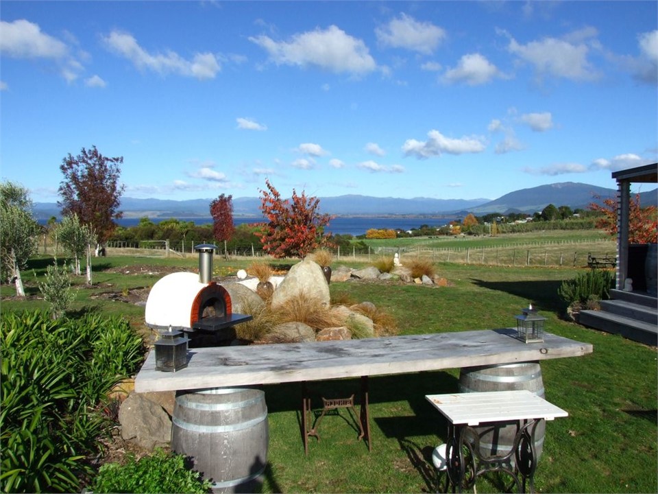 Tranquil Te Puke (Bachcare) Kuratau Bach for rent Holiday Houses