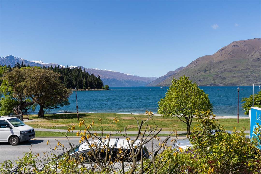 Lakefront Gem | Absolute Waterfront Aura Queenstow