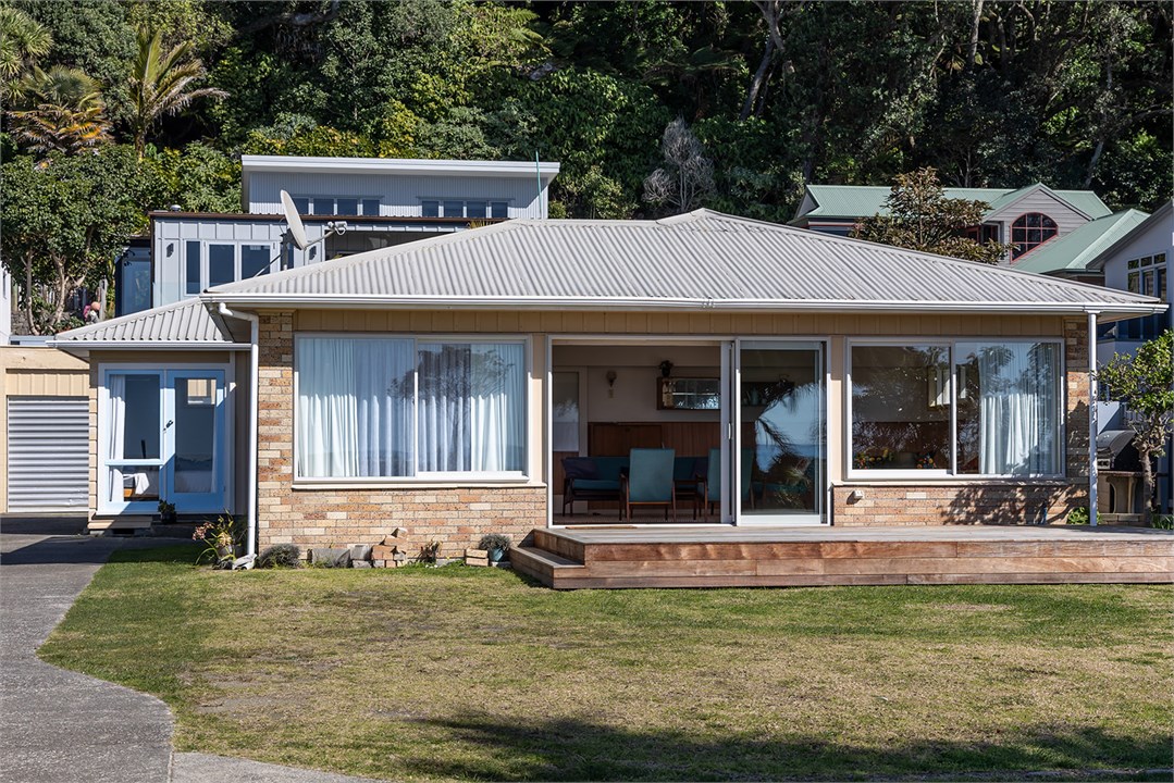 front of house from driveway