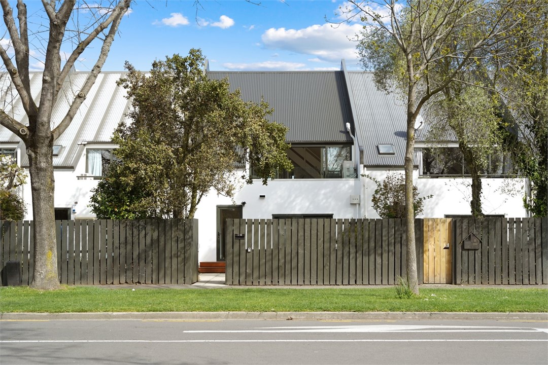 View of the property building and entrance