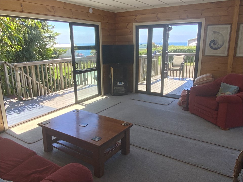 Lounge linking to outdoor decks