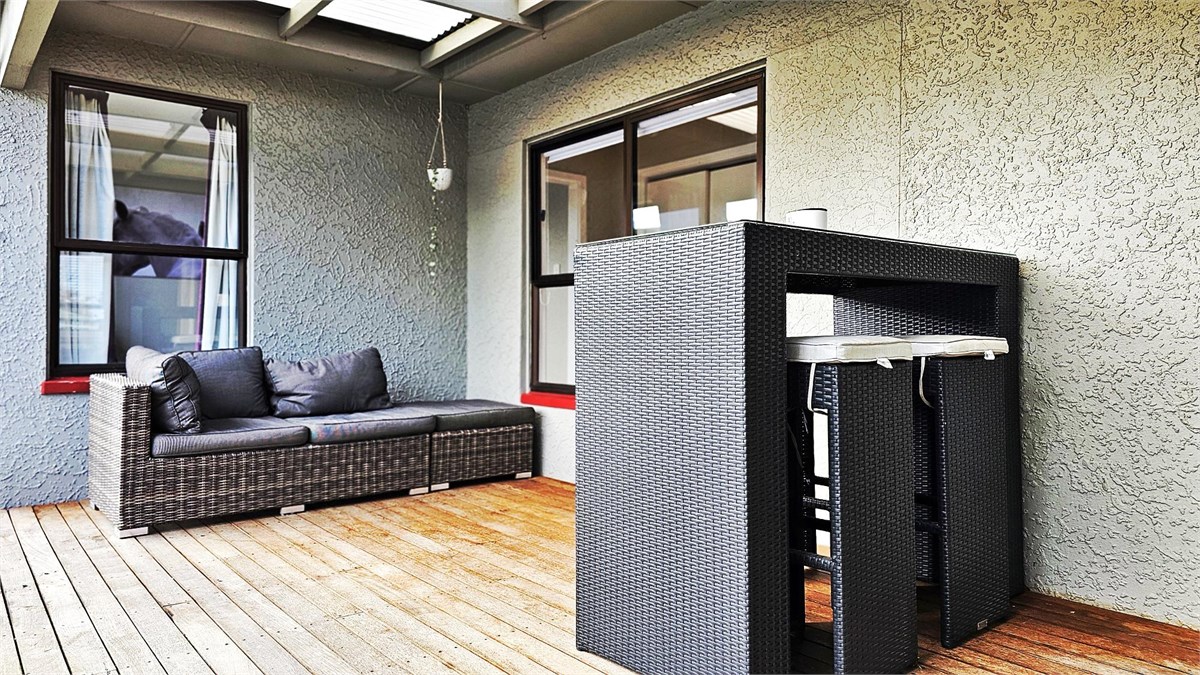 Deck / Outdoor furniture