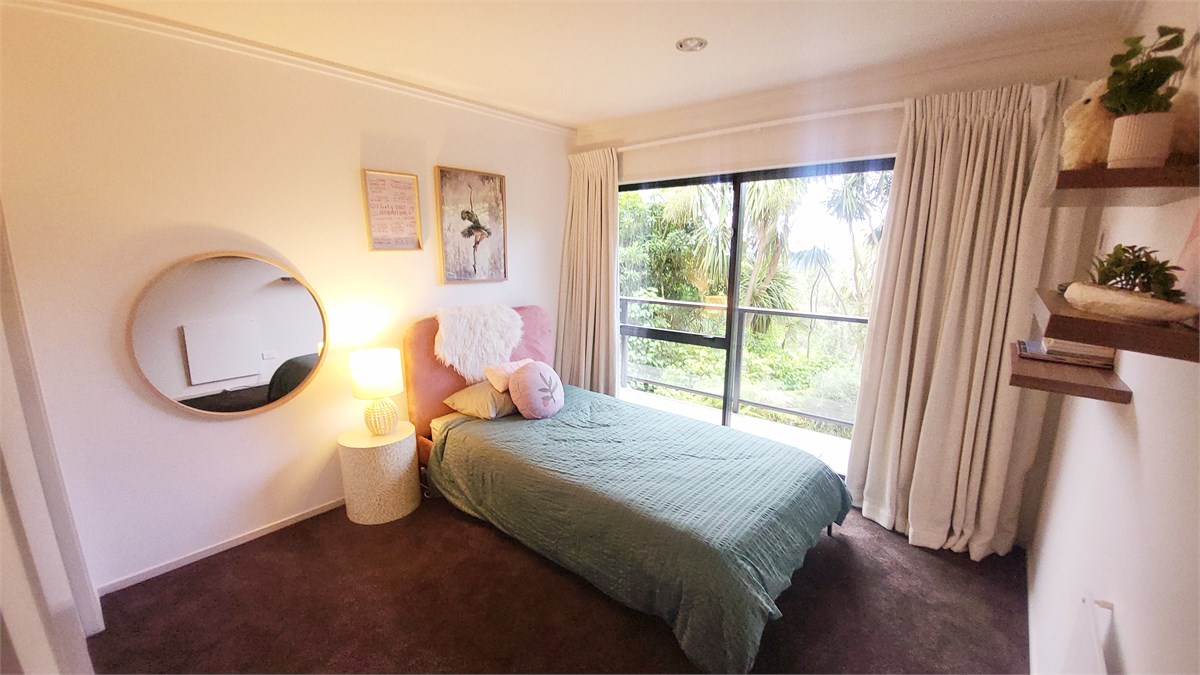 Double bedroom with king single bed