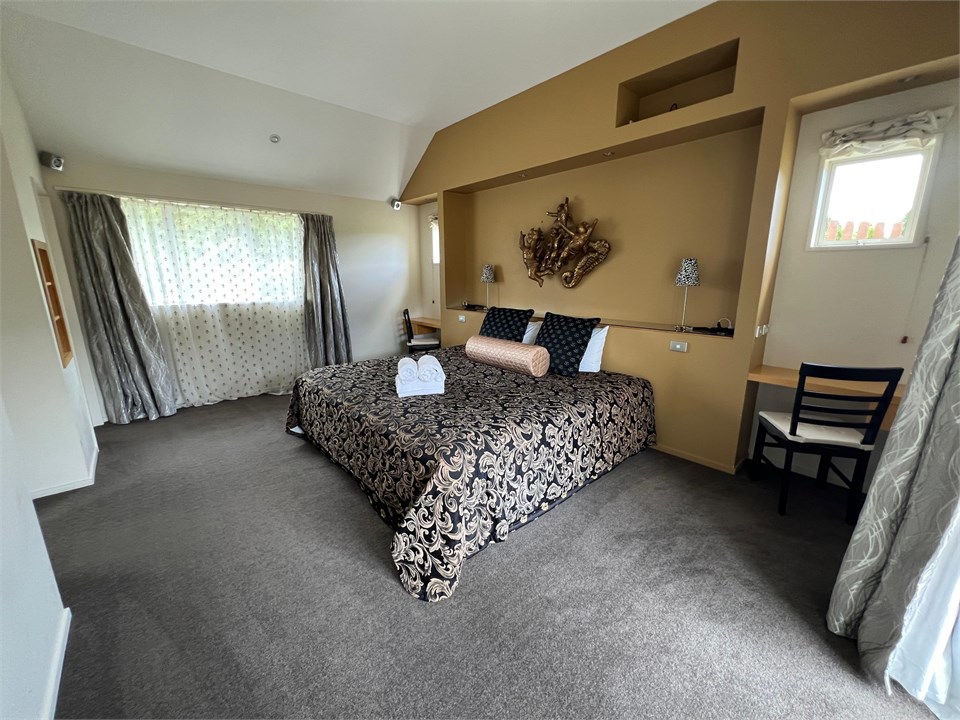 Super king sized Bedroom