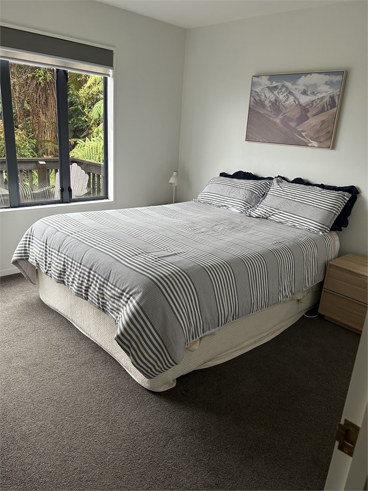 Upstairs Bedroom, Queen looking into room