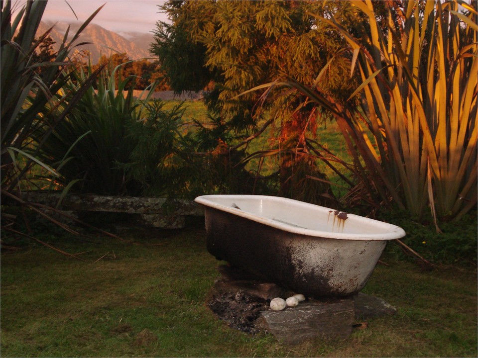 Light the fire-bath and star-gaze together