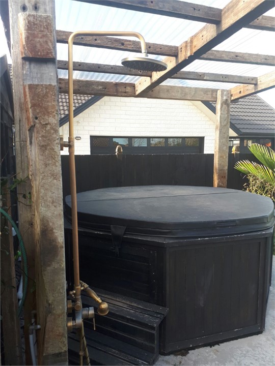 Outdoor shower and spa