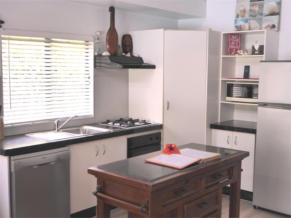 full kitchen with dish washer