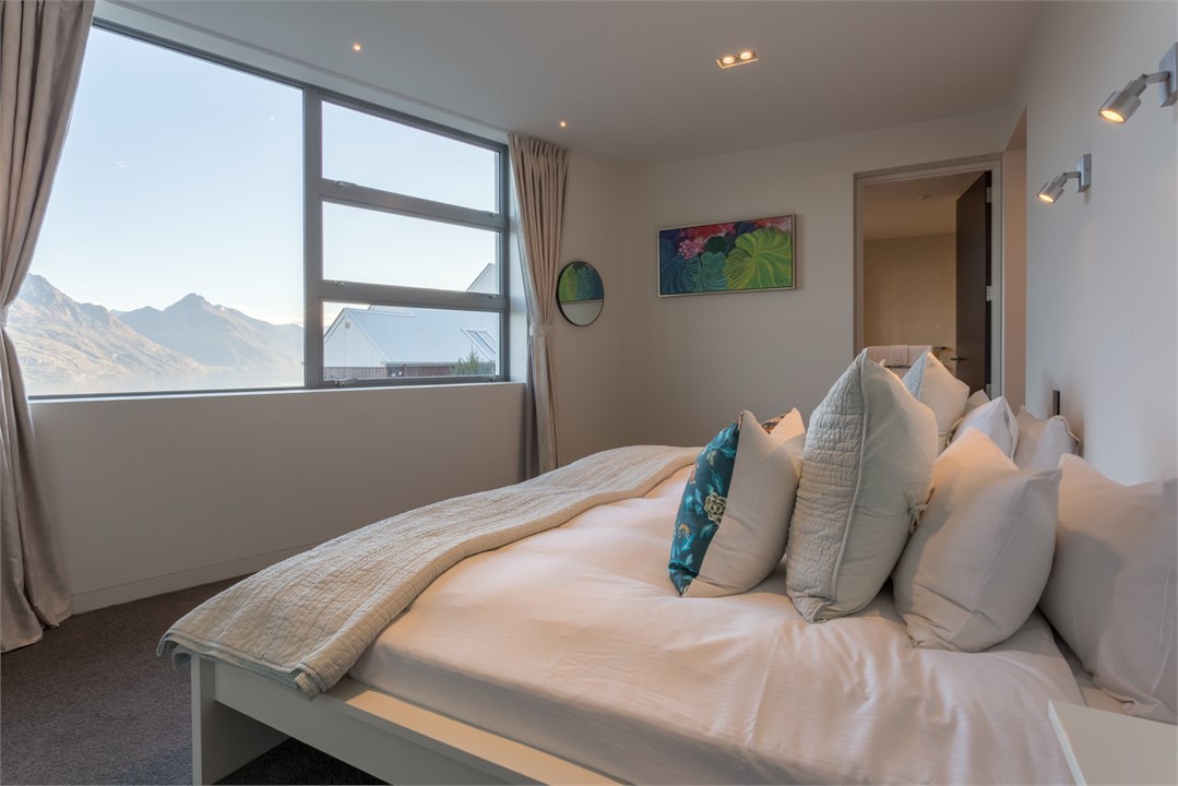 Bedroom 4 - king split bed