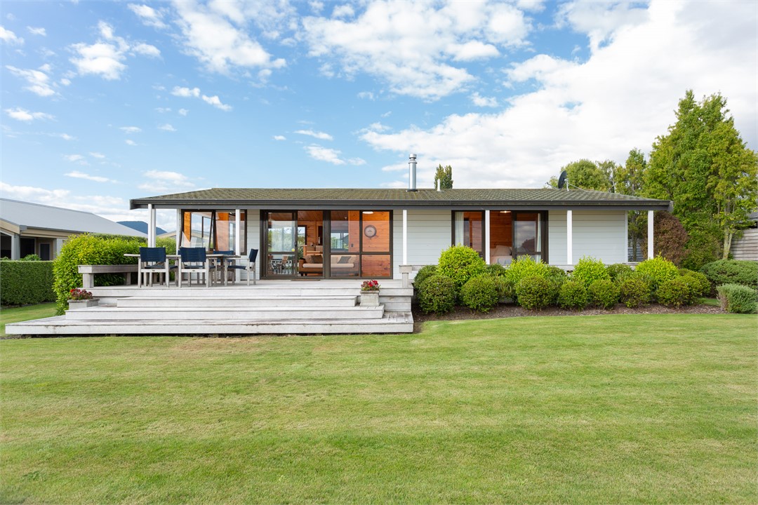 Lounge/Master bedroom open out to front deck