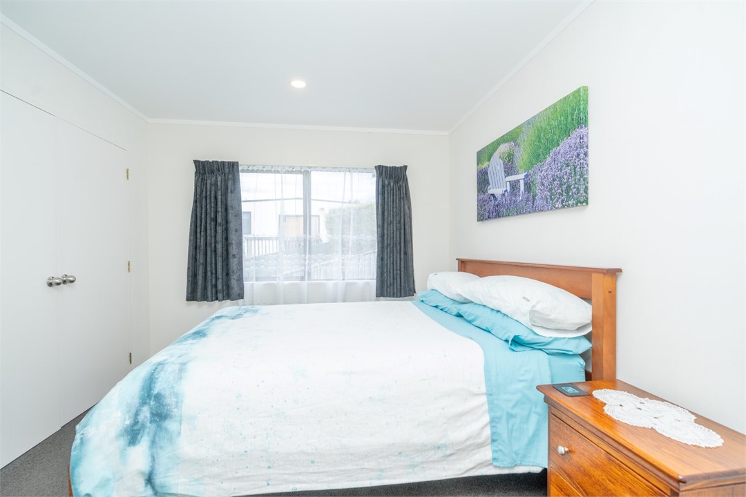 Bedroom 1 has a Queen bed