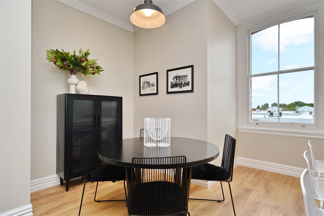 Dining table that seats 4 people