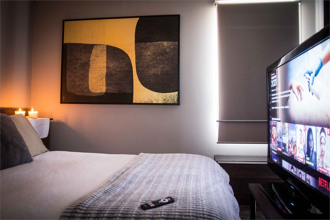 50-inch TV with Netflix, Neon, etc at the foot of 