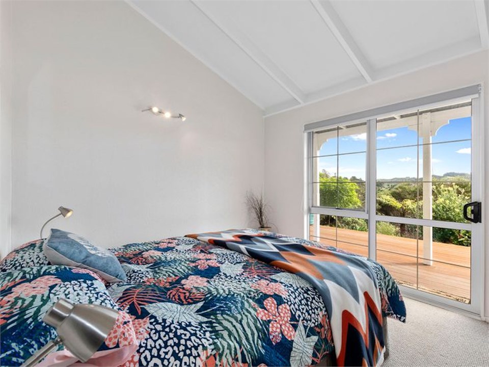 Bedroom 2 - Queen bed