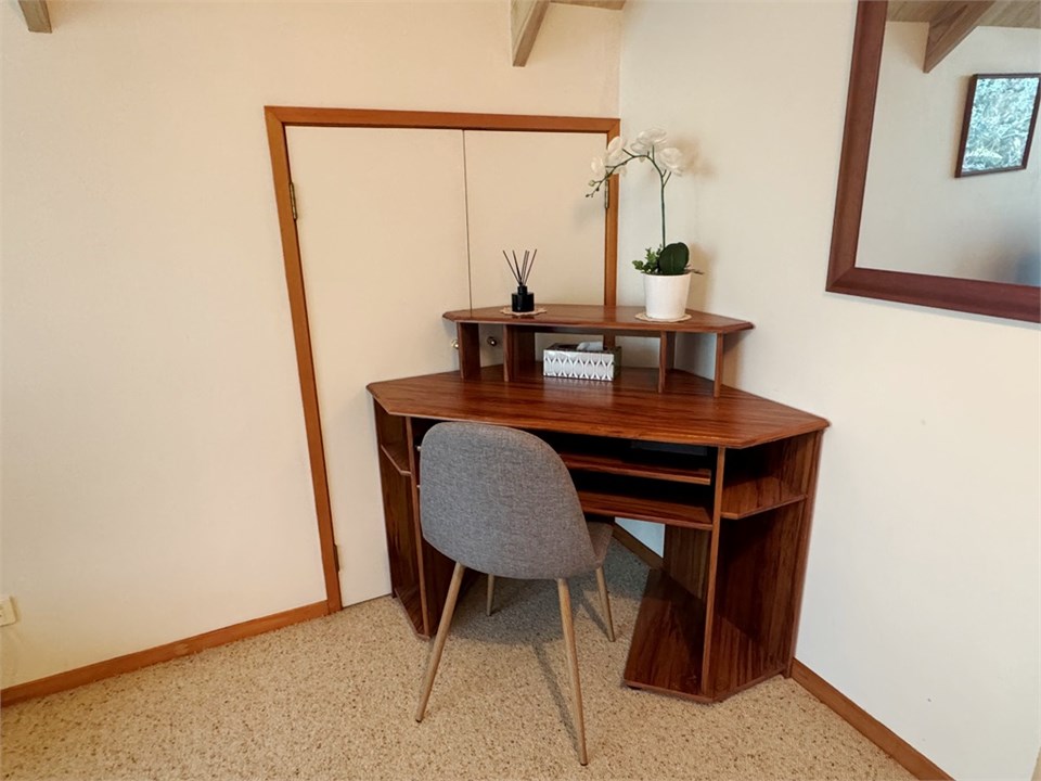 Desk/workstation 2nd bedroom U/S