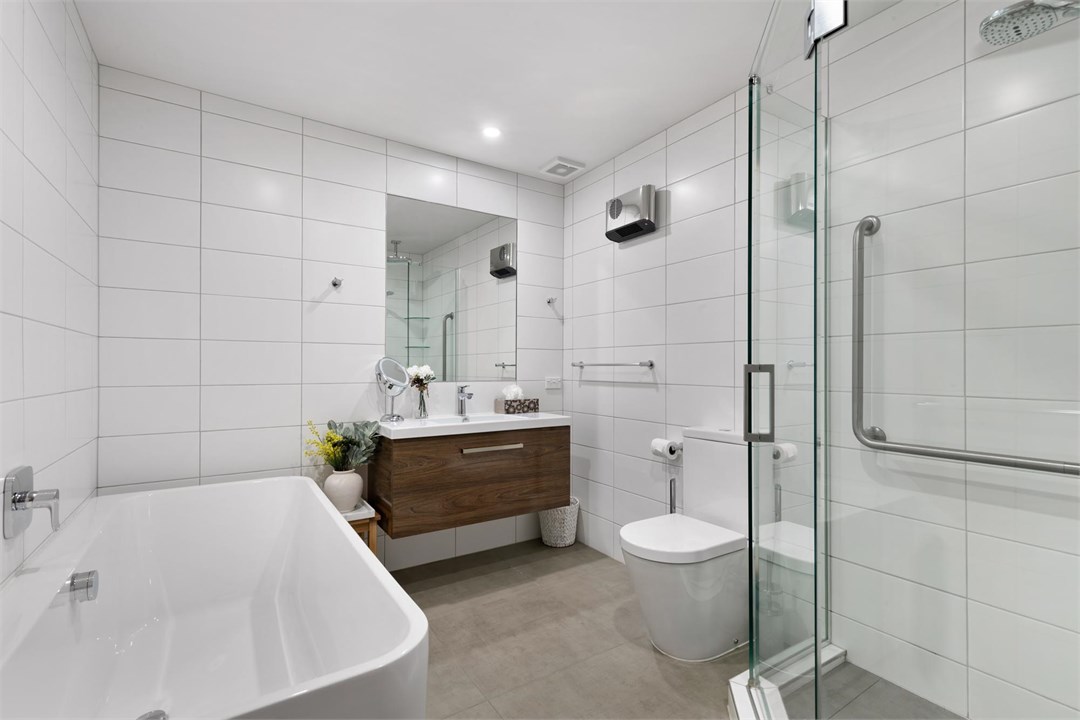 A spacious family bathroom for Bedrooms 2 and 3