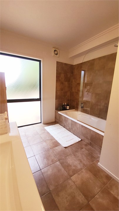 Main bathroom