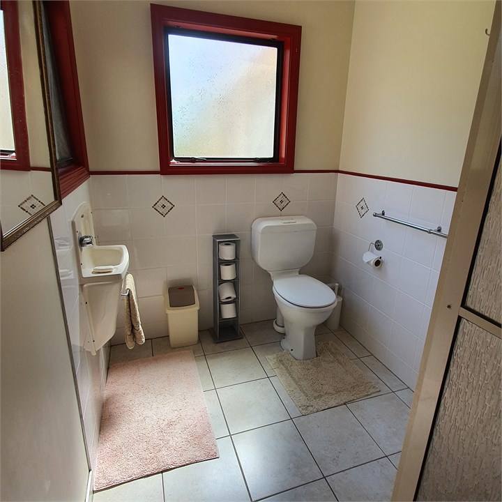Rm 3 / 4 bathroom