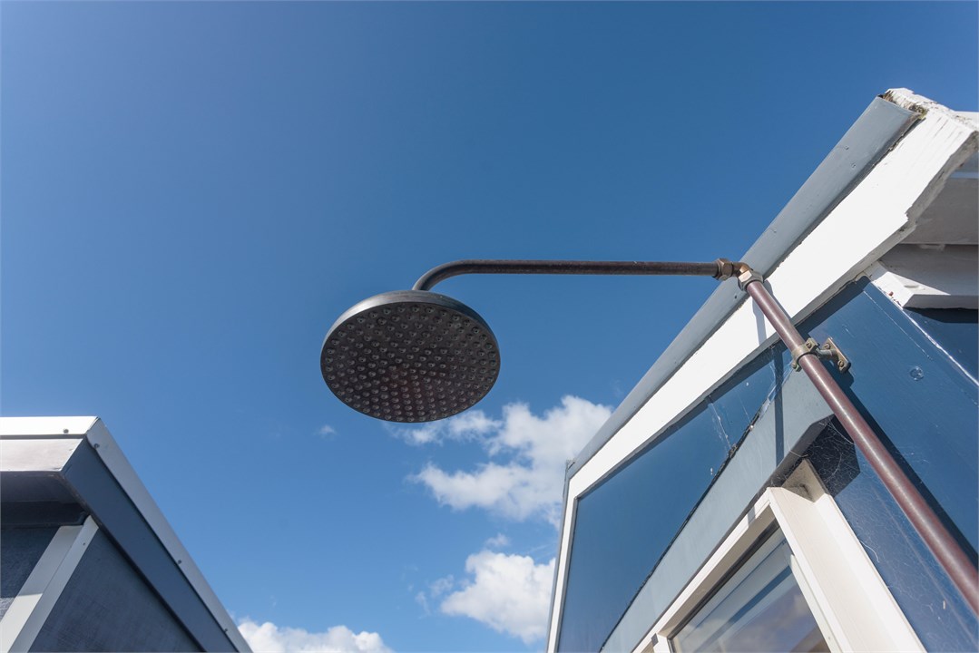 Outdoor shower (cold)