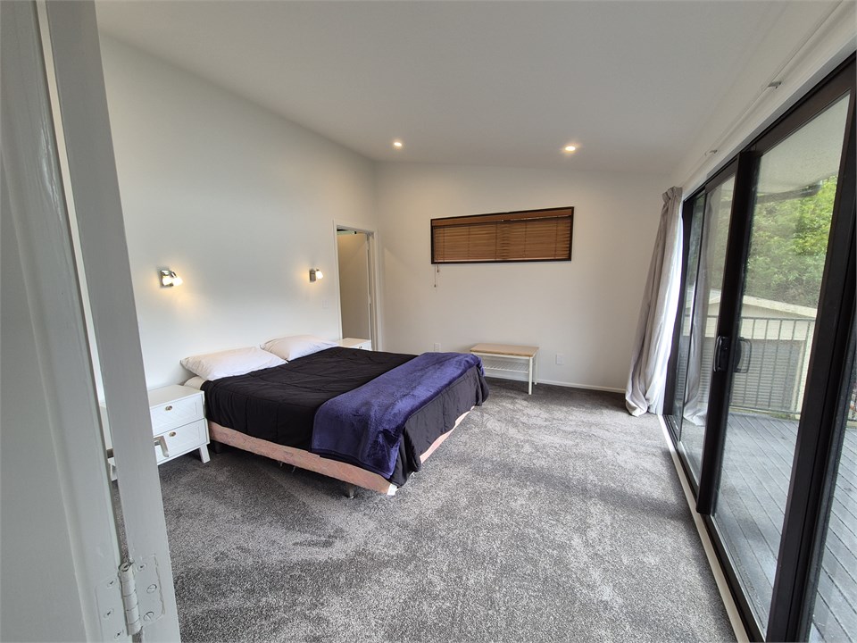 Upstairs master (queen) has ensuite