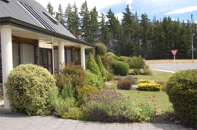 Kings Drive Entrance