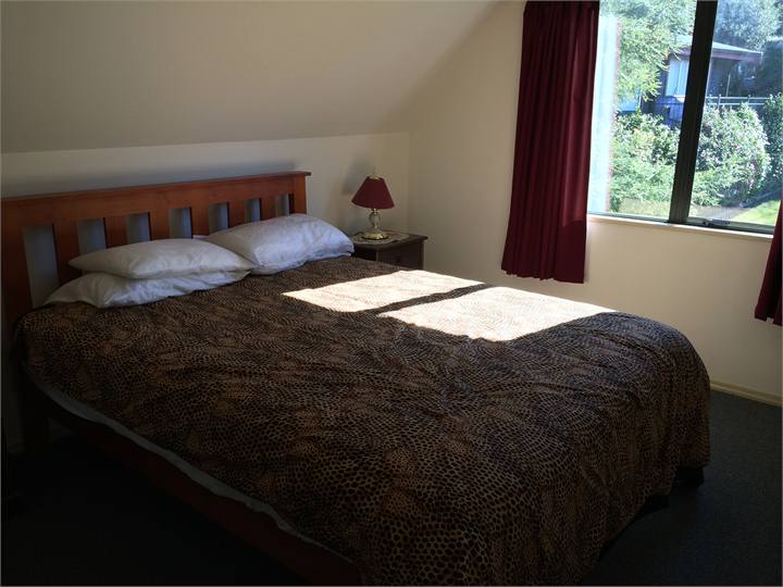 Master Bedroom - Queen Bed upstairs