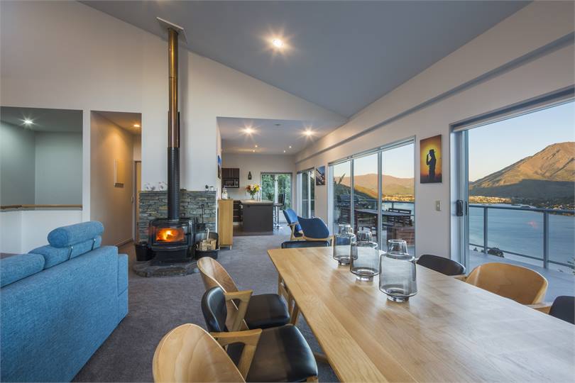 Remarkable Lookout 4 bedroom holiday home