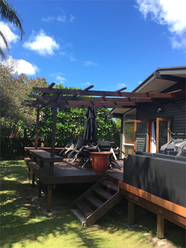 Huge entertainment deck