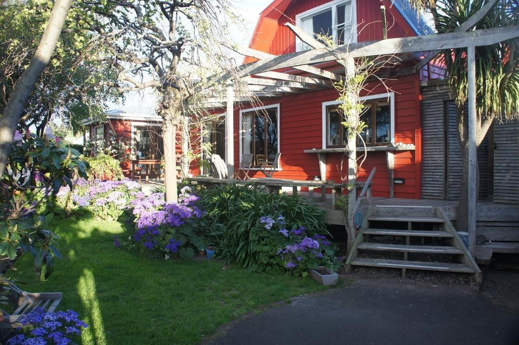 Aquavilla B&B Plimmerton Bed & Breakfast for rent Holiday Houses
