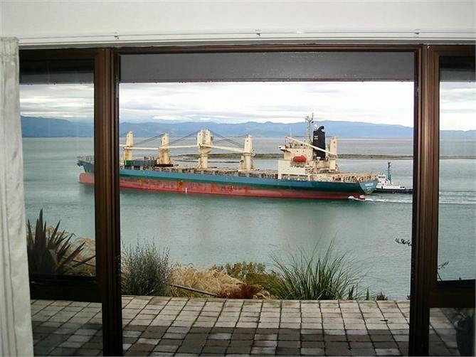 Ships from the lounge