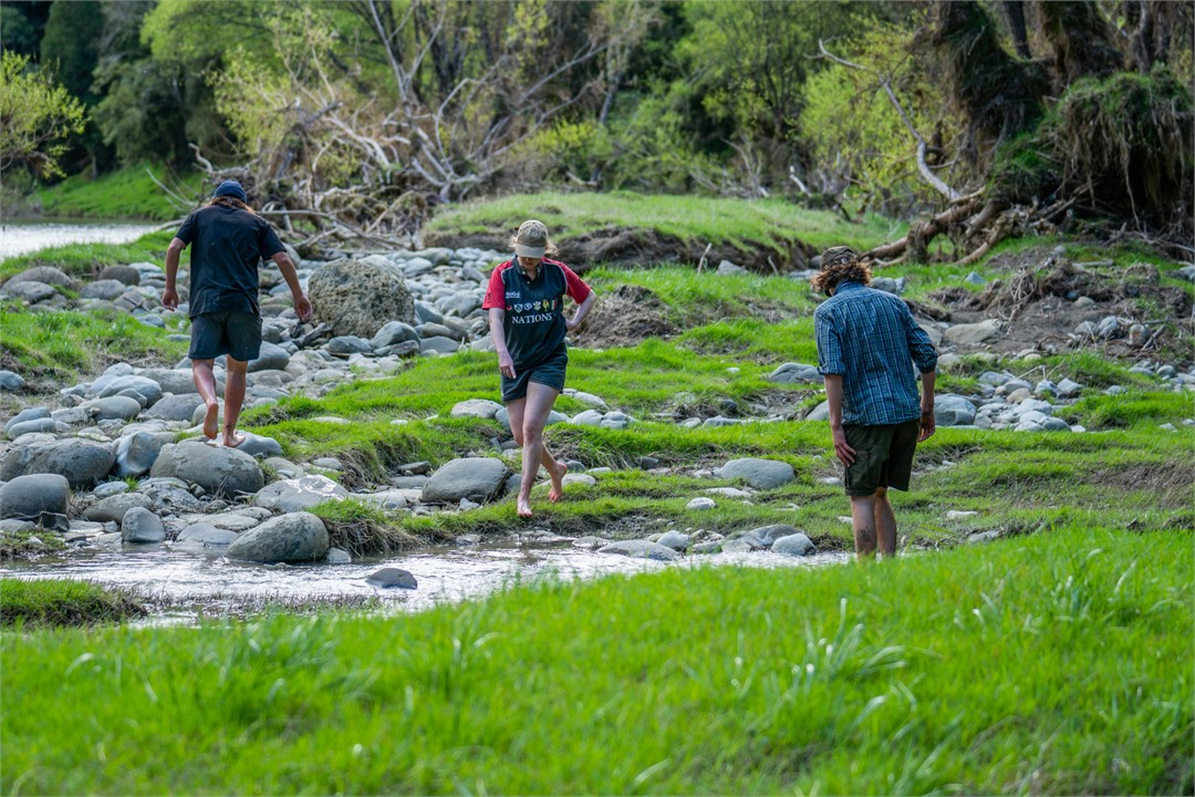 Guests exploring the Hangaroa River.